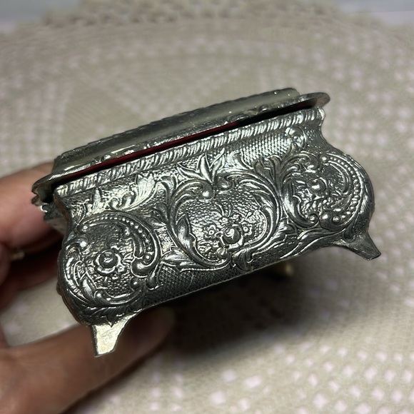 1950’s Japan Colonial Revival Embossed Silver Plate Jewelry Box - Picture 5 of 15